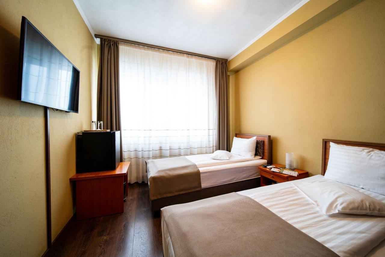 Areo Hotel & Restaurant Bradesti Esterno foto