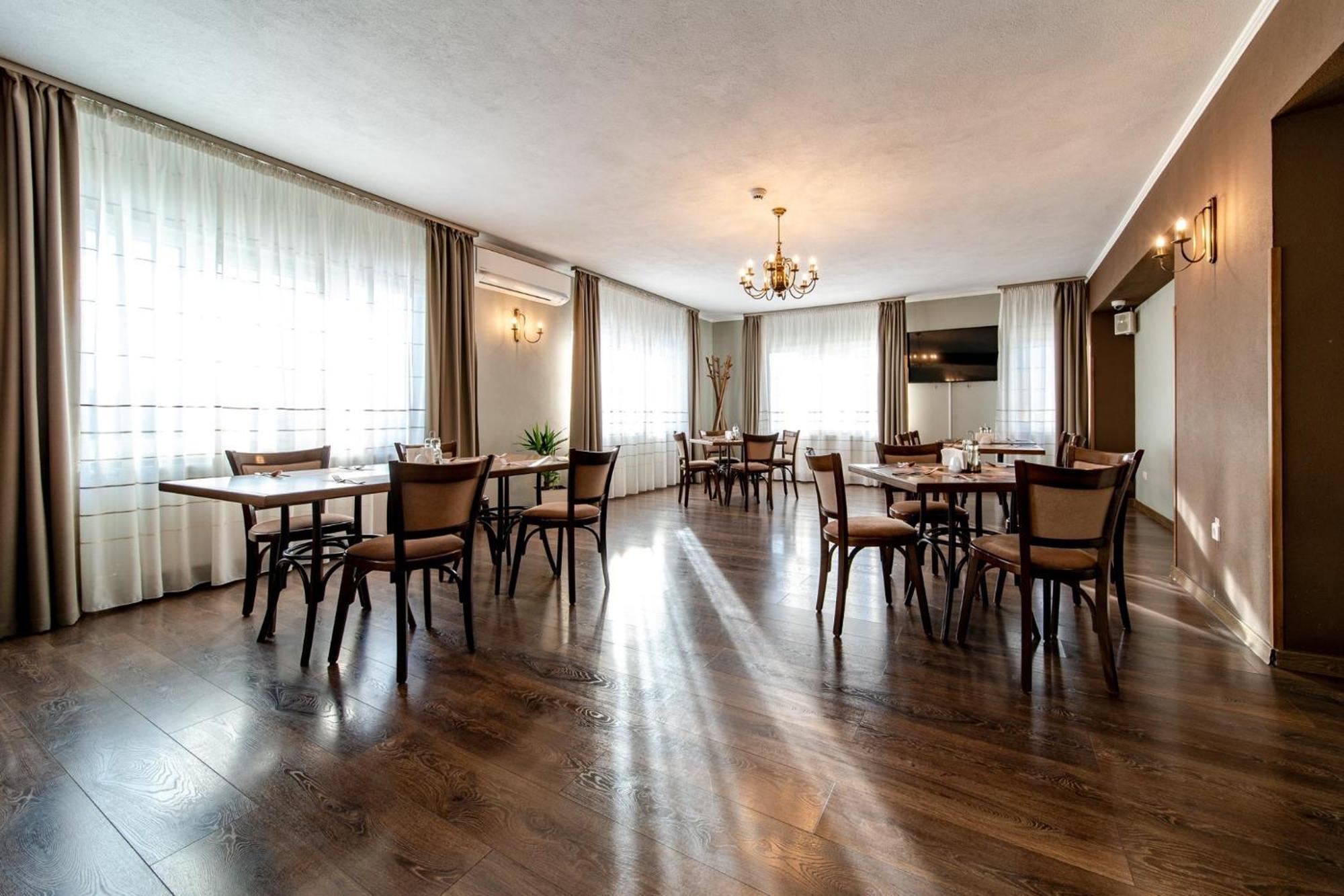 Areo Hotel & Restaurant Bradesti Esterno foto